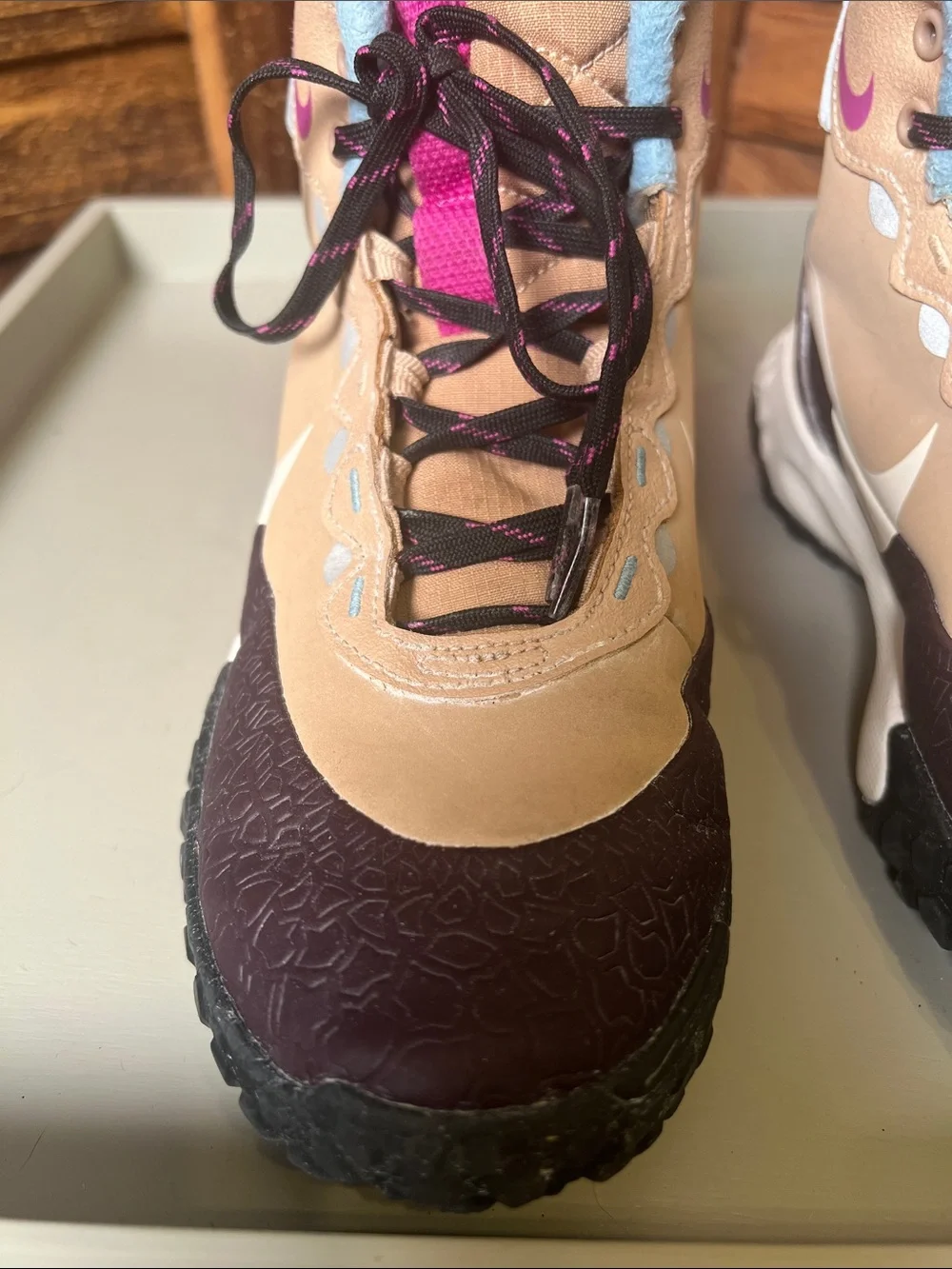 Nike Terrascout girls 3Y Style FV4173-200. Mixed-Material High-Top Sneakers.